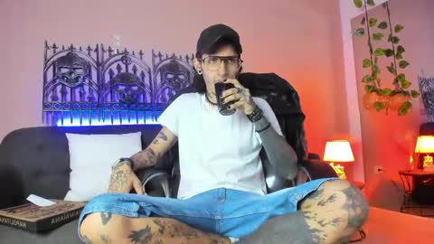 Snapshot of vergil_noir chatting on May 26, 5:14 am vergil_noir online show from May 26, 5:14 am
