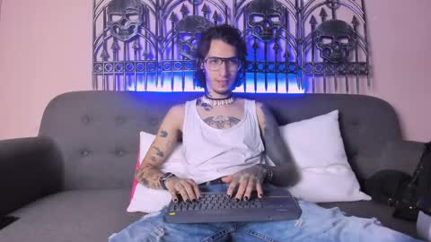 Snapshot of vergil_noir chatting on May 30, 3:58 am vergil_noir online show from May 30, 3:58 am