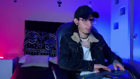 Snapshot of vergil_noir chatting on June 16, 4:37 am vergil_noir online show from June 16, 4:37 am