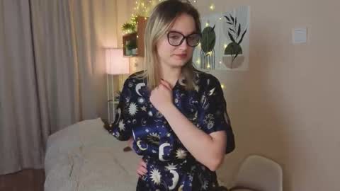 Snapshot of verocat chatting on October 30, 3:19 am Veronica online show from October 30, 3:19 am