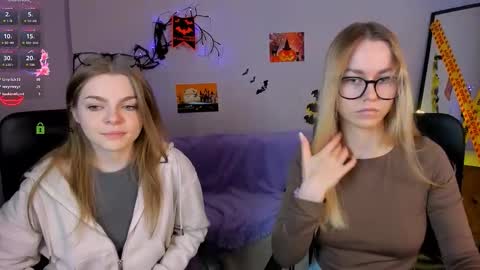 Snapshot of veronica_bubble chatting on October 20, 7:03 pm Ronni online show from October 20, 7:03 pm