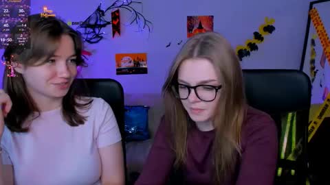 Snapshot of veronica_bubble chatting on October 28, 8:22 pm Ronni online show from October 28, 8:22 pm