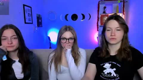 Ronni online show from April 12, 7:30 pm