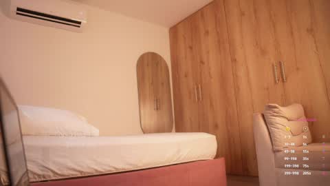 Veronica online show from April 13, 2:22 pm