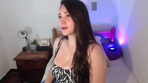 Snapshot of veronicaa_4 chatting on December 18, 7:25 am Veronica Rodriguez online show from December 18, 7:25 am