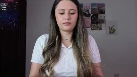 Snapshot of veronika__winslow_ chatting on June 20, 9:01 am Vero online show from June 20, 9:01 am