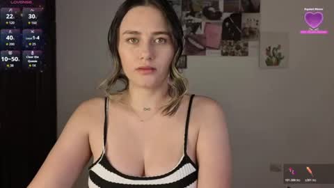 Snapshot of veronika__winslow_ chatting on July 15, 8:08 am Vero online show from July 15, 8:08 am