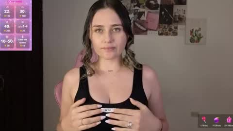 Snapshot of veronika__winslow_ chatting on July 29, 12:42 am Vero online show from July 29, 12:42 am
