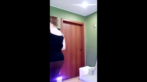 Snapshot of veronikawgold chatting on April 25, 1:41 pm VeronikawGold online show from April 25, 1:41 pm