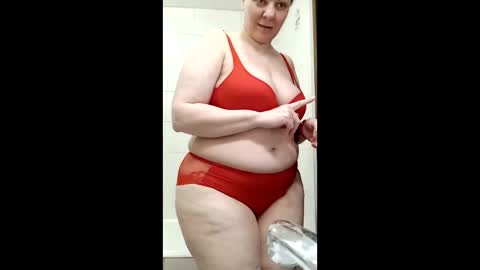 Snapshot of veronikawgold chatting on April 29, 9:35 am VeronikawGold online show from April 29, 9:35 am