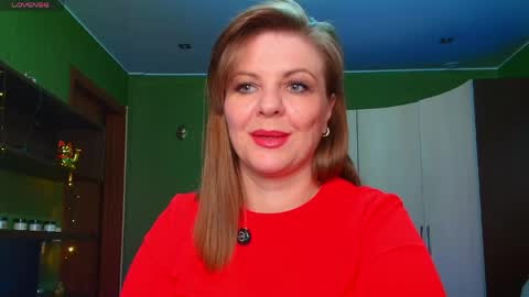 Snapshot of veronikawgold chatting on May 28, 3:26 am VeronikawGold online show from May 28, 3:26 am