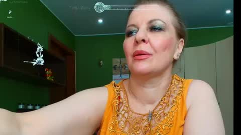 Snapshot of veronikawgold chatting on June 5, 6:52 am VeronikawGold online show from June 5, 6:52 am