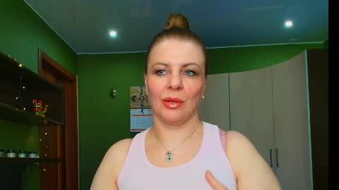 Snapshot of veronikawgold chatting on June 6, 7:24 am VeronikawGold online show from June 6, 7:24 am