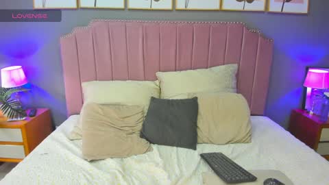 Veronica  online show from January 9, 7:40 pm