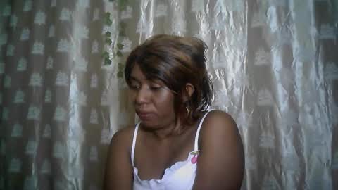Snapshot of verronique1511 chatting on May 17, 3:26 am verronique1511 online show from May 17, 3:26 am
