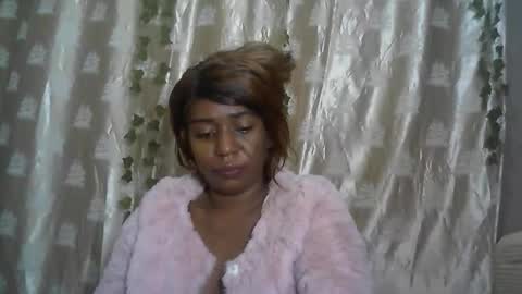 Snapshot of verronique1511 chatting on May 20, 2:40 am verronique1511 online show from May 20, 2:40 am