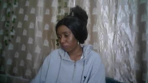 Snapshot of verronique1511 chatting on May 24, 6:18 am verronique1511 online show from May 24, 6:18 am