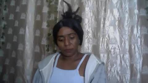 Snapshot of verronique1511 chatting on May 24, 6:35 pm verronique1511 online show from May 24, 6:35 pm