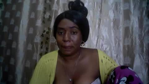 Snapshot of verronique1511 chatting on May 27, 11:35 pm verronique1511 online show from May 27, 11:35 pm