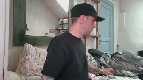 Snapshot of versatilexswede chatting on March 28, 2:27 pm John online show from March 28, 2:27 pm