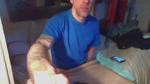 Snapshot of versatilexswede chatting on April 10, 1:33 am John online show from April 10, 1:33 am