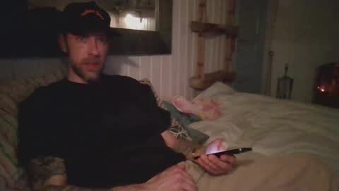 Snapshot of versatilexswede chatting on April 24, 12:24 am John online show from April 24, 12:24 am