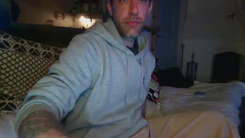 Snapshot of versatilexswede chatting on May 1, 12:48 am John online show from May 1, 12:48 am
