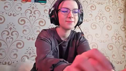 versieskains online show from March 24, 9:03 am