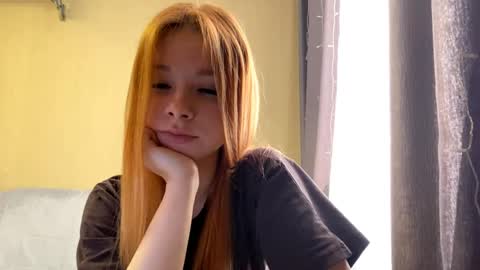 Snapshot of vertiegartrell chatting on June 1, 11:39 pm Lina online show from June 1, 11:39 pm
