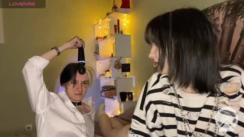 veryraretwins online show from January 6, 1:42 am