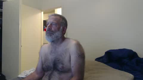 Snapshot of veryveryhairmanindenver chatting on January 19, 1:32 am hairy man online show from January 19, 1:32 am