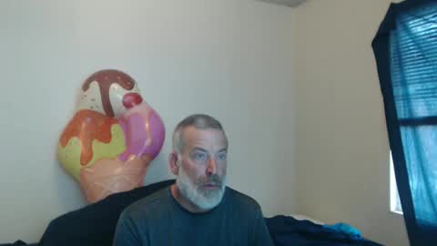 Snapshot of veryveryhairmanindenver chatting on April 1, 12:00 am hairy man online show from April 1, 12:00 am