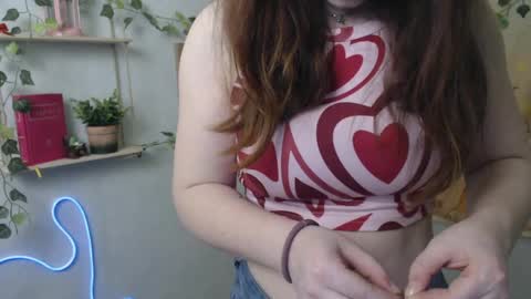 veryveryvery_shy online show from April 10, 7:02 am