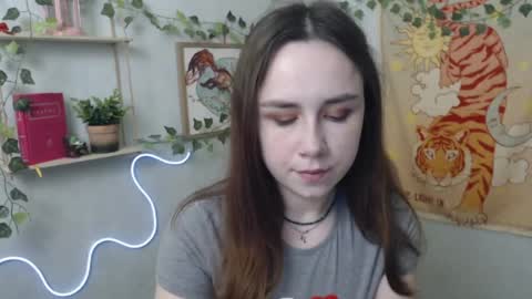 veryveryvery_shy online show from April 11, 5:34 am