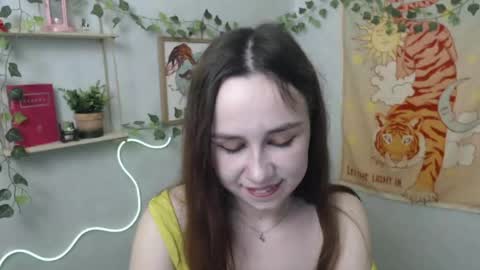 veryveryvery_shy online show from April 18, 5:50 pm