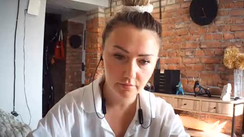 Snapshot of vesta_x chatting on August 1, 2:27 pm vesta x online show from August 1, 2:27 pm