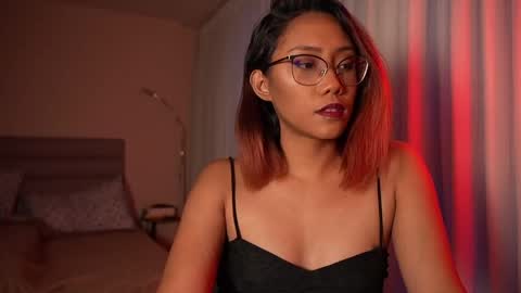 Snapshot of vexanyx chatting on May 19, 10:32 am Vexa Nyx online show from May 19, 10:32 am