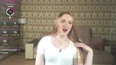 Snapshot of vi_luxxxy chatting on April 25, 2:03 am vi_luxxxy online show from April 25, 2:03 am