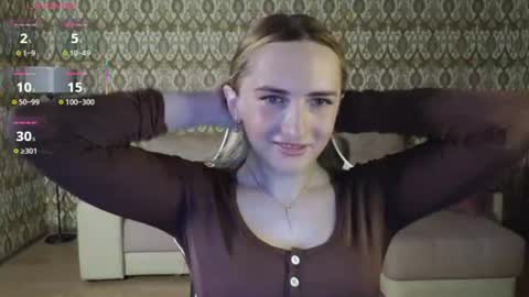 Snapshot of vi_luxxxy chatting on June 12, 1:48 am vi_luxxxy online show from June 12, 1:48 am