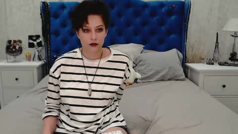 Snapshot of via_mayer chatting on June 6, 7:07 pm Via online show from June 6, 7:07 pm