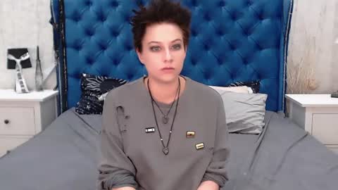 Snapshot of via_mayer chatting on July 7, 7:23 am Via online show from July 7, 7:23 am