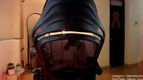 Snapshot of vianca_cruzz chatting on February 21, 9:16 pm Vianca Cruz online show from February 21, 9:16 pm
