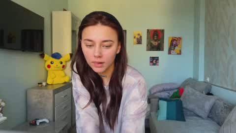 Snapshot of vibeshifter_ chatting on February 15, 10:25 am Eleonora online show from February 15, 10:25 am