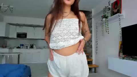 Snapshot of vibeshifter_ chatting on August 9, 2:22 pm Eleonora online show from August 9, 2:22 pm