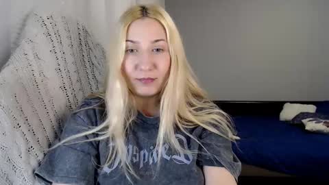 Amelia online show from October 20, 7:14 pm