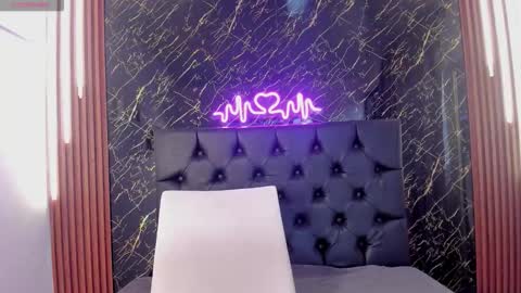 Snapshot of vichy_evans chatting on November 19, 7:58 pm Vichy Everyday From 1400 to 2130 Col Time online show from November 19, 7:58 pm