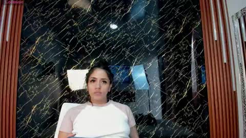 Snapshot of vichy_evans chatting on January 7, 7:16 pm Vichy Everyday From 1400 to 2130 Col Time online show from January 7, 7:16 pm
