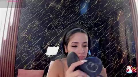 Snapshot of vichy_evans chatting on January 15, 7:06 pm Vichy Everyday From 1400 to 2130 Col Time online show from January 15, 7:06 pm