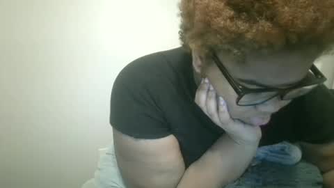 Snapshot of vickiryder56 chatting on December 15, 3:33 am vickiryder56 online show from December 15, 3:33 am