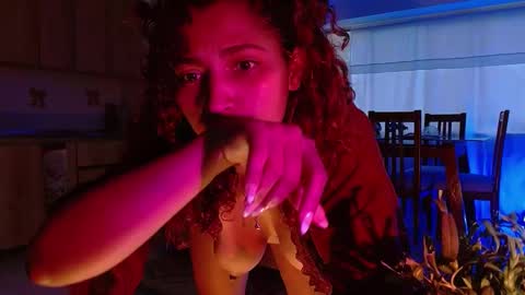 Snapshot of vicky_crazy chatting on January 3, 10:51 pm Vicky  online show from January 3, 10:51 pm